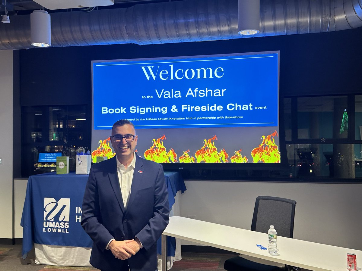 Great fireside chat tonight at <a href="/UMassLowell/">UMass Lowell</a>  Innovation Hub with a good friend from college <a href="/ValaAfshar/">Vala Afshar</a> talking about his latest book Boundless.  Great to see him again.