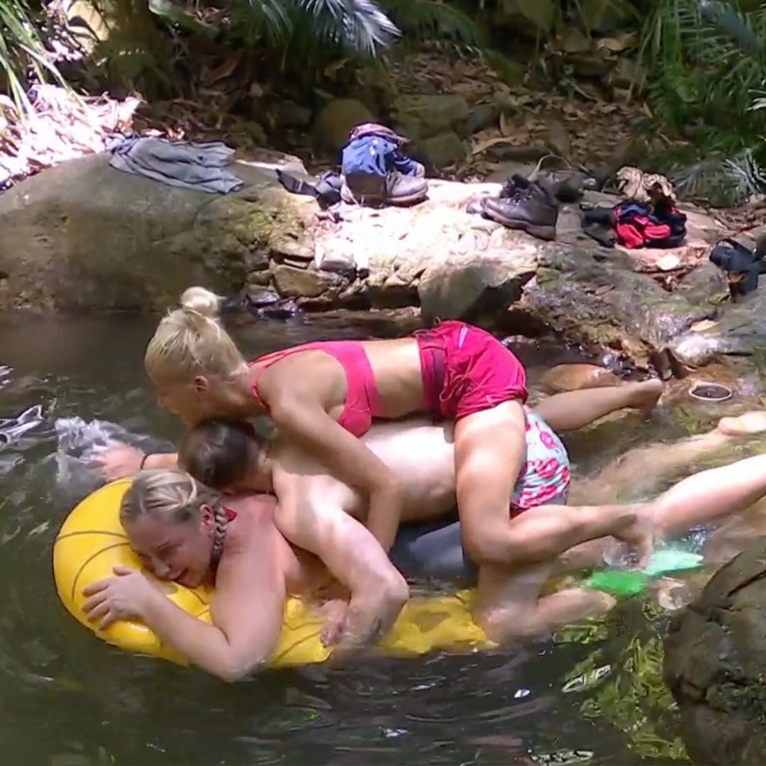 If my friendships aren’t like this, then I don’t want it ✋ #ImACeleb