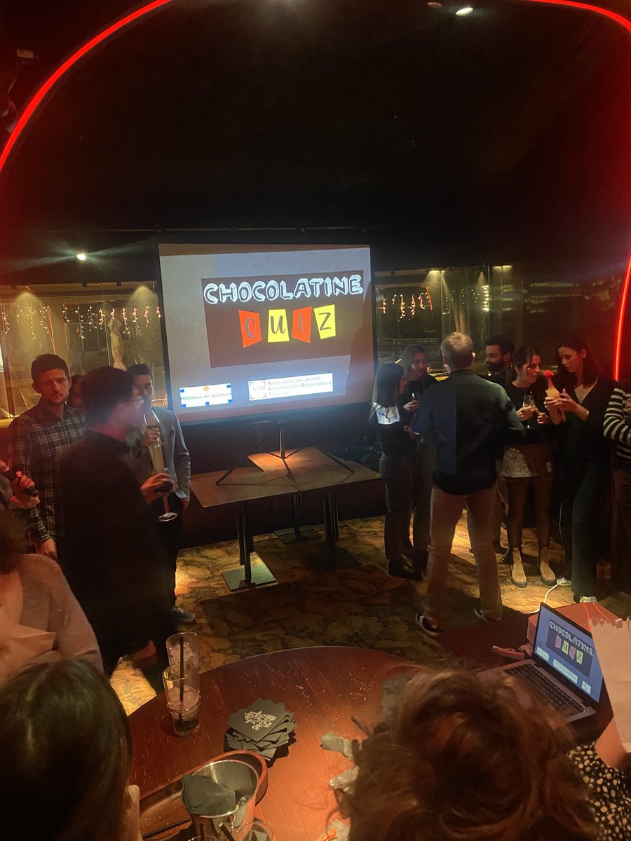 POpARToulouse's tweet photo. Succès du premier Quizz de l’@ajar_toulouse à la soirée du #SYMPO ! De la bonne humeur, une dose d’humour, des jeunes motivé.e.s, et une excellente soirée à @Toulouse 🏉 https://t.co/z2CexQFksX