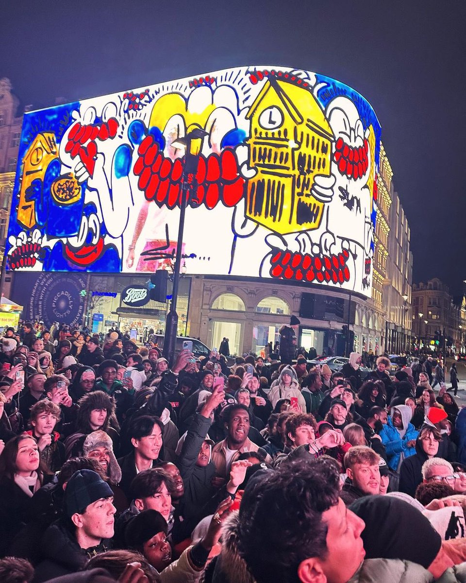 Outlander Magazine tweet media