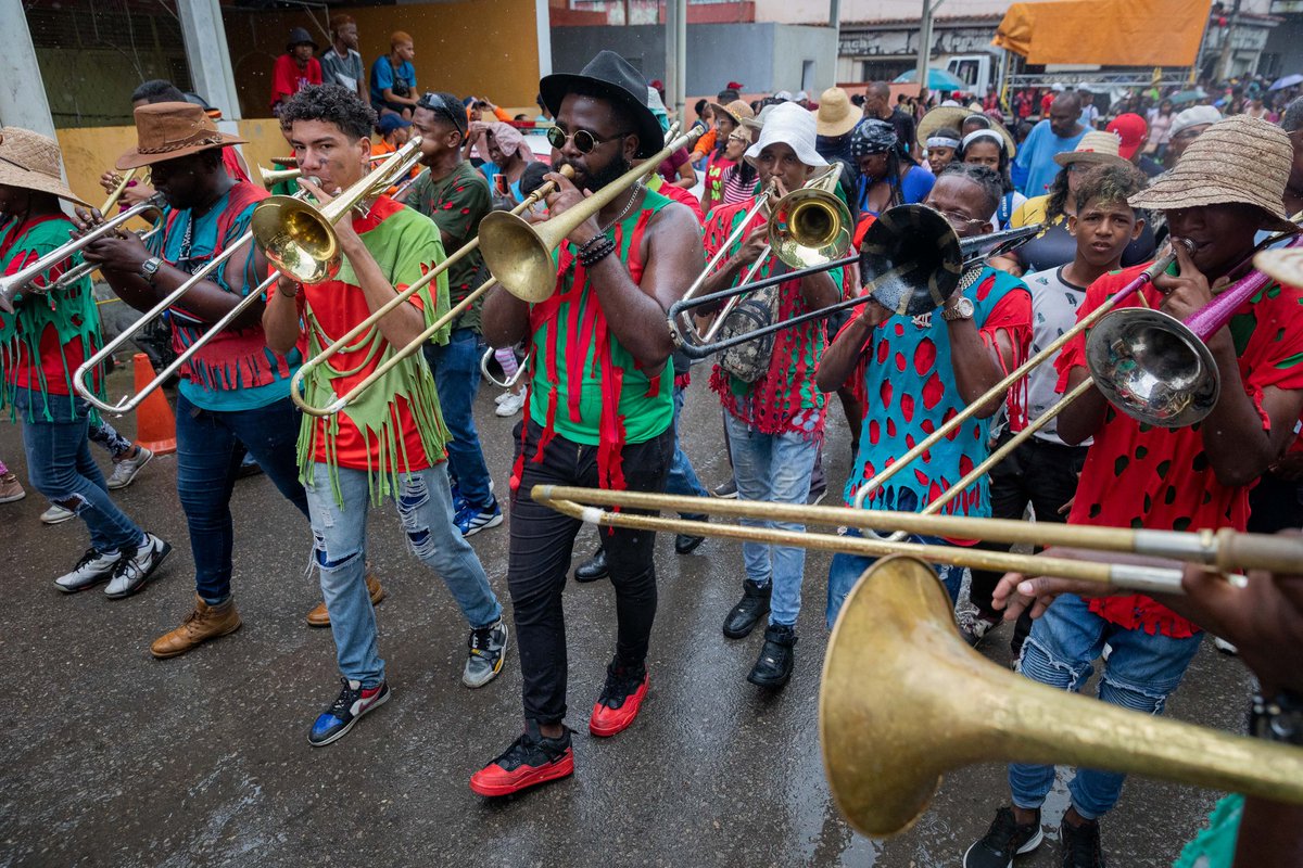 NicolasMaduro's tweet photo. ¡Buenas Noticias! Los Bandos y Parrandas de los Santos Inocentes de Caucagua, ahora son Patrimonio Cultural Inmaterial de la Humanidad declarados por la Unesco. Venezuela celebra este logro tan importante para nuestra cultura y tradiciones que ha trascendido fronteras. ¡Mis felicitaciones al pueblo de Caucagua y a todo el estado Miranda!