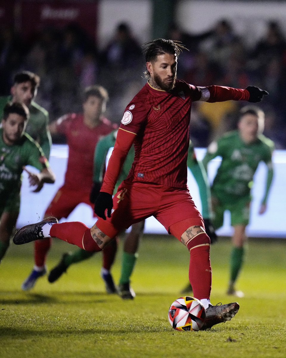 Contento por la victoria, el gol y mi estreno como capitán. Ya pensando en el sábado, @SevillaFC. Pleased with the win, the goal and to captain the team for the first time. Minds already on Saturday.