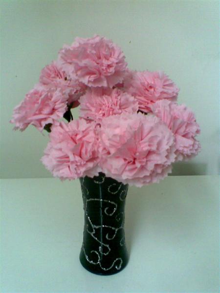 #ThrowbackThursday 
A big vase of handmade carnations. #farahartcreations #handmadegifts #homedecor #vocalforlocalindia #artificialflowers #paperflowers #handpaintedvase #supportsmallbusinesses #Archies #SuhanaKhan  #ChennaiFloods2023 #throwbacthursday #TheArchies