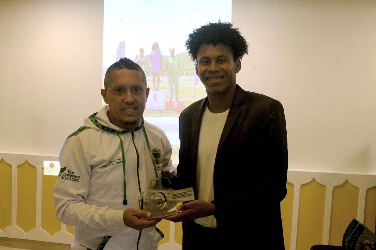 Fuimos una de las entidades reconocidas durante la Gala del Atletismo Risaraldense.🏆

👉🏻El galardon entregado fue por el cubrimiento que ha realizado la agremiación a los Juegos Nacionales y Paranacionales. 💪🏼

¡Gracias a quienes hacen posible este logro! 💙