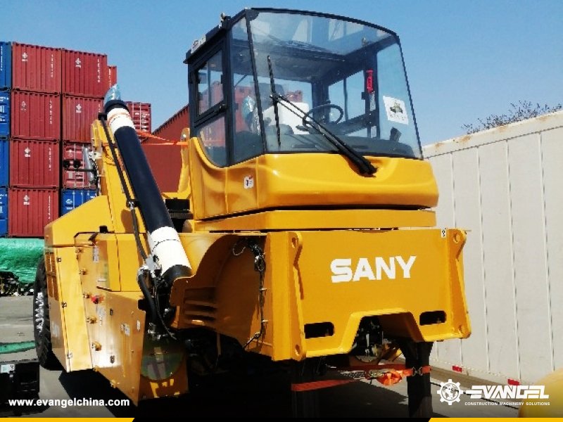 EvangelChina's tweet photo. #ExportCases SANY SRSC45H2 Reach Stacker ⛴️Tanzania ⛴️
Maximum lifting capacity: 45,000 kg
Engine power: 190 kW
Max Lifting Height:15100 mm
Wheel Base:6000 mm
Engine: CUMMINS QSM11
#SANY #SRSC45H2 #ReachStacker #machinery #heavyequipment https://t.co/1ZTZ8B5Gjf