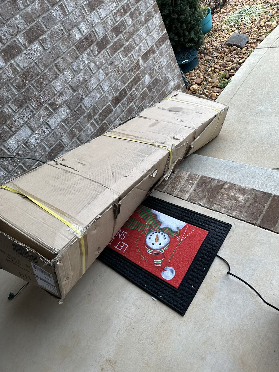 bricky_9's tweet photo. Too bad my camera didn’t catch them. Seems like they don’t like their job, so just dump what I ordered straight off the dolly. If you don’t like your job, THEN QUIT! Way to go @FedEx https://t.co/zuy5xKY3kN