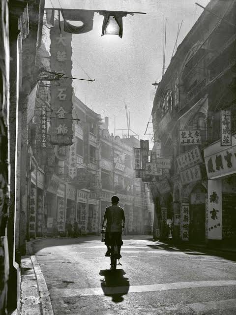 literlandweb1's tweet photo. "En mis recuerdos hay pocas tormentas: como si en el recuerdo toda tormenta se hubiera aplacado".
Peter Handke
📷Fan Ho https://t.co/4kfNYMknrz