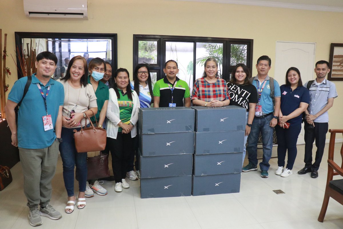 maticitylgu's tweet photo. STARLINK PARA SA LAGYONG ESKWELAHAN 

Walo ka eskwelahan sa Dakbayan sa Mati ang nakadawat og Starlink buntag sa Disyembre 7,  2023 gikan sa City of Mati LGU sa pagdumala ni Mayor Michelle Nakpil Rabat. 

Ang walo ka eskwelahan nasakop sa Geographically Isolated and Disadvantaged https://t.co/Rs6W24Hqvy