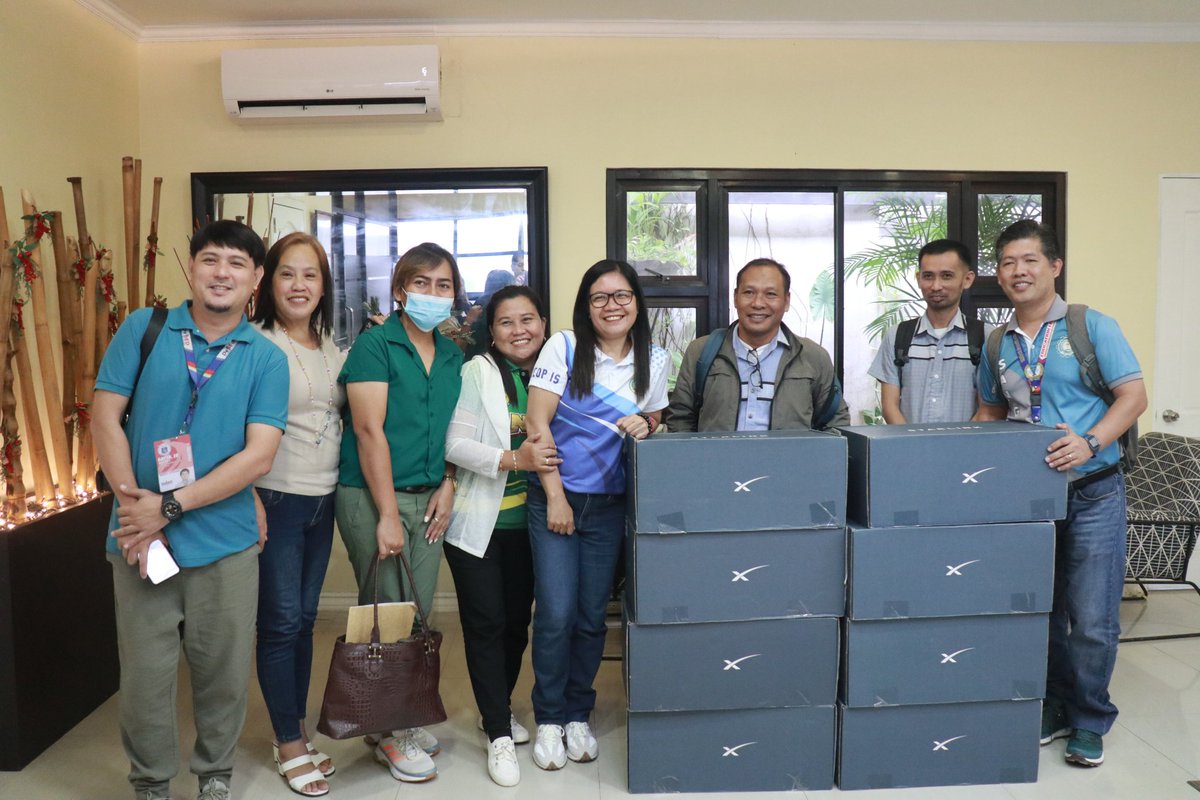 maticitylgu's tweet photo. STARLINK PARA SA LAGYONG ESKWELAHAN 

Walo ka eskwelahan sa Dakbayan sa Mati ang nakadawat og Starlink buntag sa Disyembre 7,  2023 gikan sa City of Mati LGU sa pagdumala ni Mayor Michelle Nakpil Rabat. 

Ang walo ka eskwelahan nasakop sa Geographically Isolated and Disadvantaged https://t.co/Rs6W24Hqvy