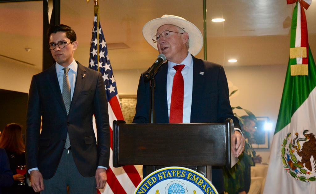 Un honor recibir a #SociosVecinosAmigos que tuvieron un rol crucial en el
#BicentenarioUSMX, oportunidad histórica en la que profundizamos los lazos que nos unen y celebramos la grandeza de nuestra gente para trabajar juntos en el bienestar y el futuro de nuestras naciones.