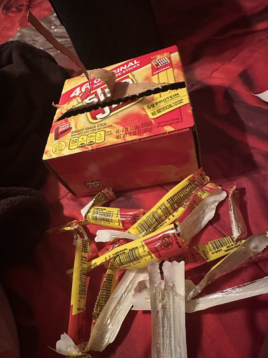 ayanniamor's tweet photo. &amp; when it come to a slim jim? ion never play 😭😭😭 https://t.co/FE2gbeRXXG