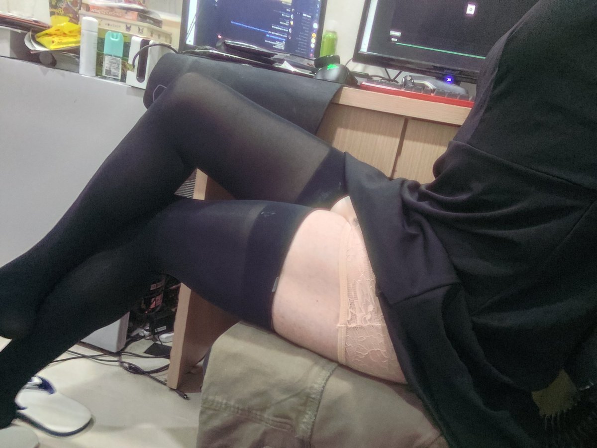 AliAli_0330's tweet photo. 久違的做自己 但房間好亂w https://t.co/qeLl1Pup70