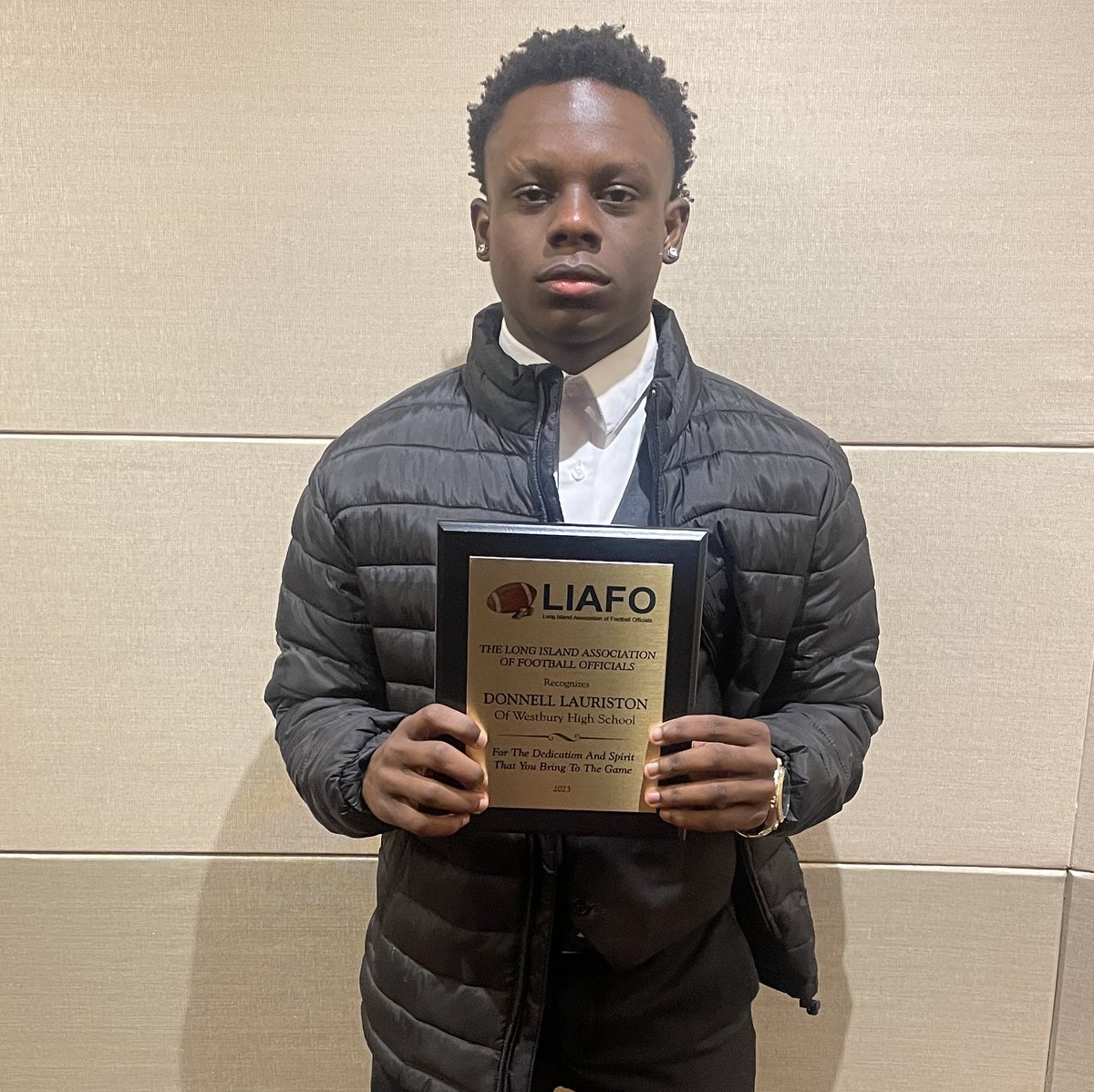 DonnellL22's tweet photo. Honored to be awarded Unsung Hero at the Nassau County Gridion Banquet this award places value on characteristics that are often undervalued in the competitively charged environment of athletics @wufsdathletics https://t.co/dzZ0KVYD95