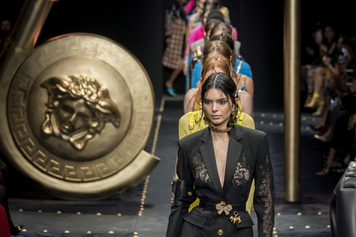 VERSACEETHCOIN's tweet photo. #VERSACE $VERSACE $FANCY
🔥🚀 Dive into opulence and style with $VERSACE! 

Embrace the glamour of Versace in the crypto universe. 💰💃
🌕🌕🌕🌕💎💎💎💎

#VERSACE #ELONMUSK #DOGE #PEPE #SHIBA #tothemoon #Gateio #LBANK #OKX #MEXC https://t.co/vMwYCb4AXu