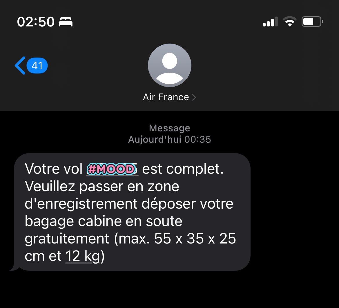 cuteclem's tweet photo. Vol de 5h35 complet…Moi qui espérait pouvoir m’étaler et terminer ma nuit 😢
Mais qui prend l’avion à aussi tôt ? A part moi, ok. https://t.co/BpD763ztNp