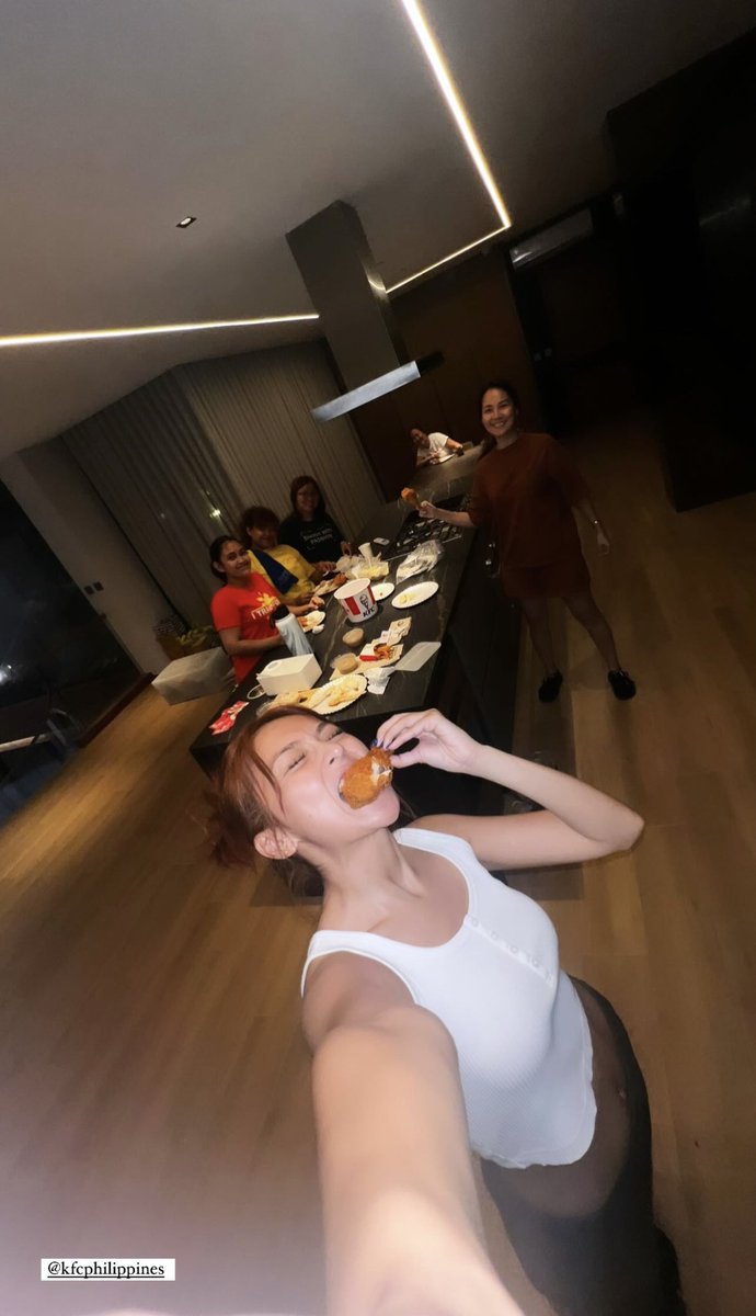 OfficialKBB's tweet photo. Kathryn Bernardo's life update. 🏡 We love you so much, @bernardokath! 💖 #KathrynBernardo https://t.co/yak8G1C385