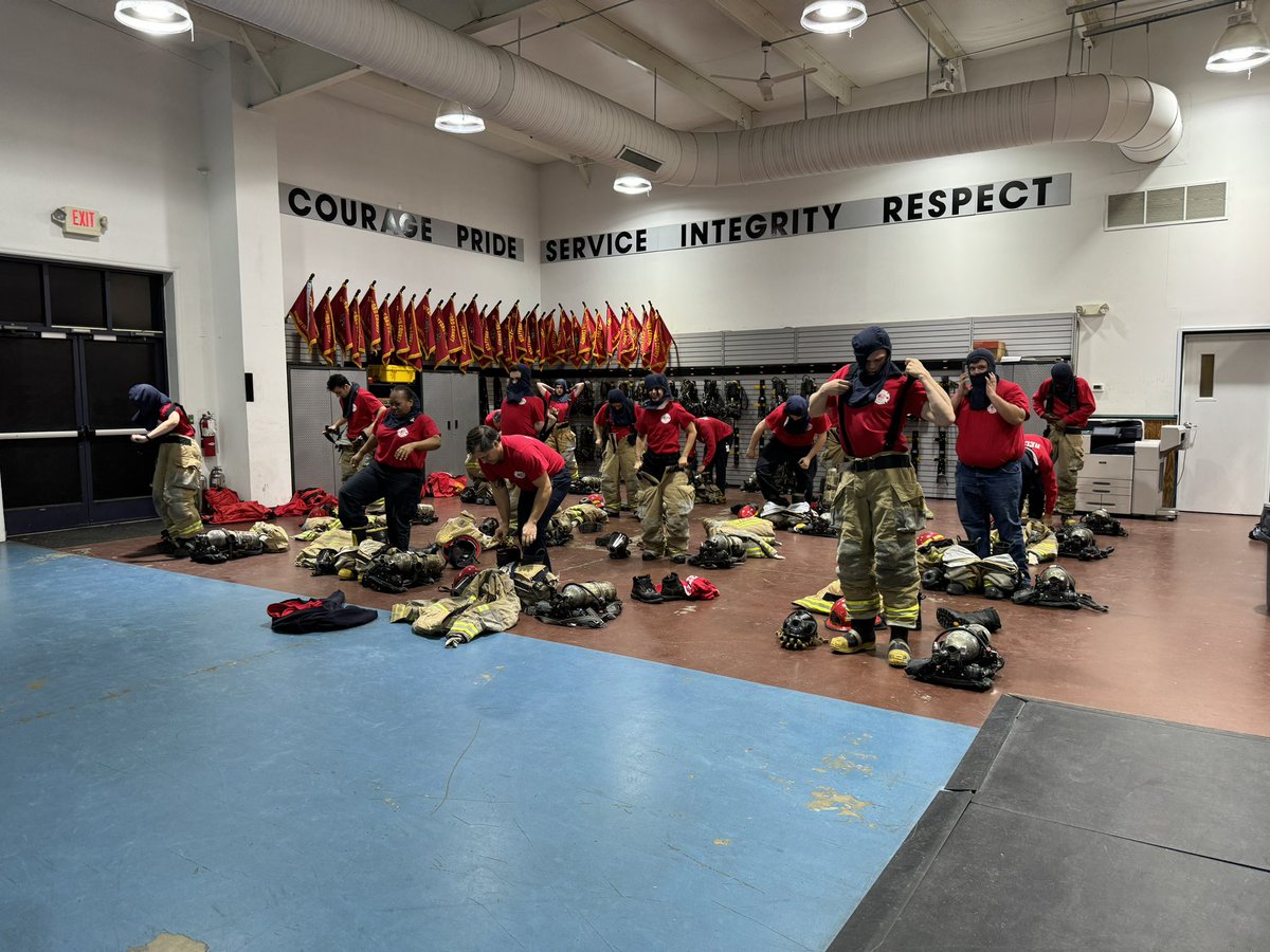 gusndwfire's tweet photo. "Join us at the Stafford Volunteer Recruit Academy as we fuel the flames of knowledge! Ignite your passion for understanding fire behavior and become a community hero.π₯ππͺπ #FirefighterInTraining #KnowledgeIsPower" https://t.co/JJBOmNTByP