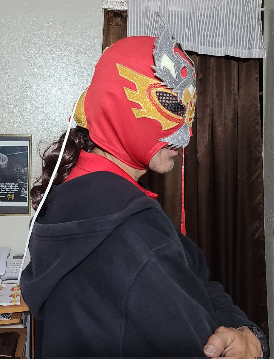 El nombre del juego es "RENACER"