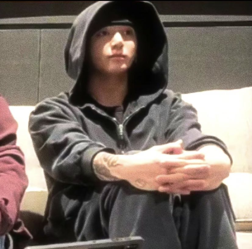 Yo esperando a que Abraham me conteste todos los mensajes que le mando como acosadora en Instagram: