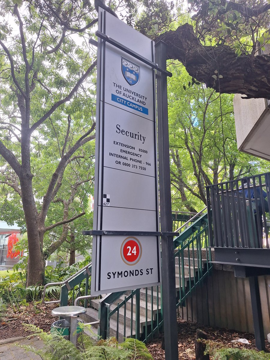 Jonny_Lynch's tweet photo. Going into nearest building or not!#walkingpesa2023 https://t.co/AOM2bljM4O