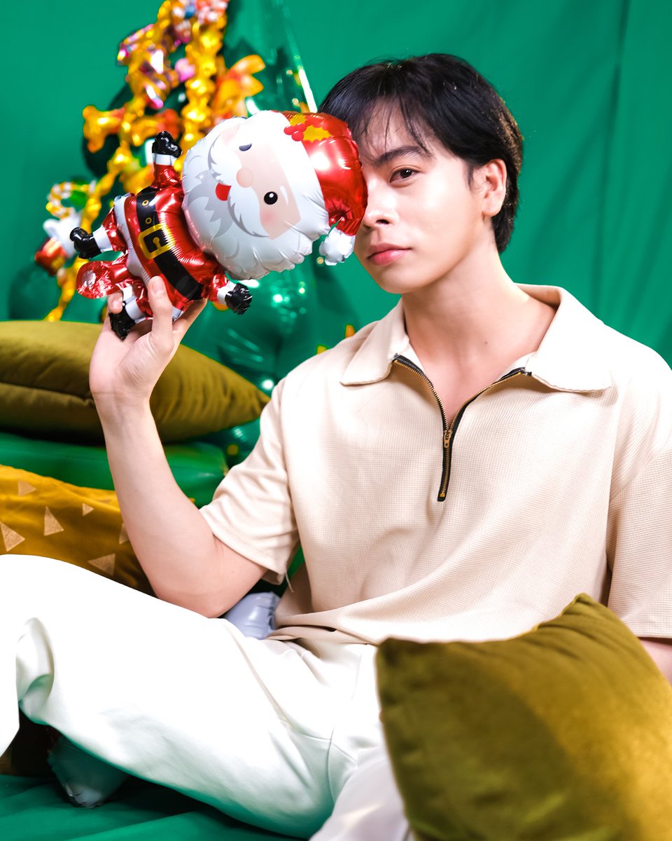 [Simpleng Pasko photo series]

#BILIB_Carlo 

✦Simpleng Pasko MV release✦
📅 12.07.23 | 7:00 PM
🔗 youtu.be/EKfO6zBrtz4