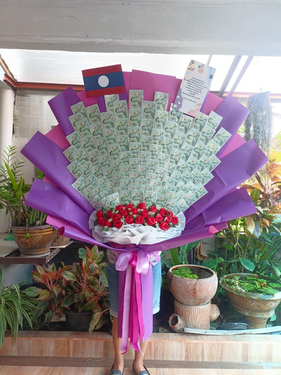 AnphoneKai's tweet photo. 🎊ຍິນດີນຳ ມີນ ນິຊາຄຸນ🎊
ມື້ນີ້ເປັນອີກມື້ທີ່ມີນປະສົບຄວາມສຳເລັດອີກຂັ້ນໜຶ່ງເຕີບໂຕຂຶ້ນອີກກ້າວແລ້ວ
ທາງແອເຮຍ🇱🇦ຂໍສົ່ງມອບກຳລັງໃຈແລະສະແດງຄວາມຍິນດີກັບມີນໃນມື້ຮັບໃບປະກາດນີ້🤍🌙
#meennicha8 @nichameen8 https://t.co/J5VpPPalGG