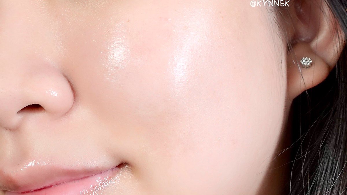 นี่ใช้เซรั่ม ckoko เพราะเค้าออกแบบมาสำหรับนวดหน้ากัวซาโดยเฉพาะ ความหนืดพอดี นวดเสร็จไม่ต้องล้างหน้า ปล่อยซึมเข้าผิวได้เลย ให้ฟินิชผิวโกลว์ชุ่มชื้น ไม่อุดตัน คนแพ้ง่ายใช้ได้ ไม่แต่งกลิ่น ไม่มีพาราเบน แอล น้ำหอม

พิกัดตามนี้เลย shope.ee/6AF3gJ9RqK