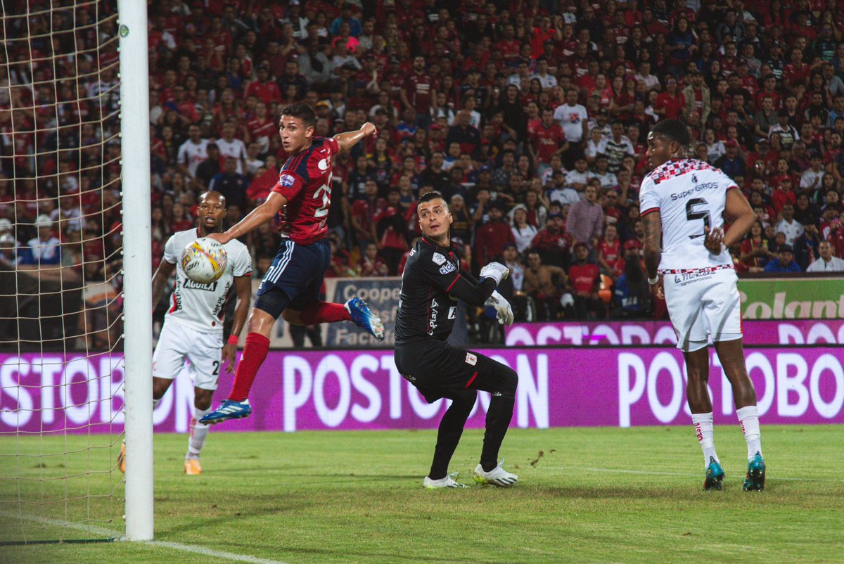 latribuna_col's tweet photo. ¡Se juega la final vuelta en casa! 🏟️❤️💙

@dimoficialcom derrotó 2-1 al @americadecali en la última fecha de cuadrangulares y aseguró la final vuelta en el Atanasio Girardot ⚽️

Los partidos se jugarán el próximo 10 y 13 de diciembre.

📸: @vclavijo16 https://t.co/zb2vXISLGt