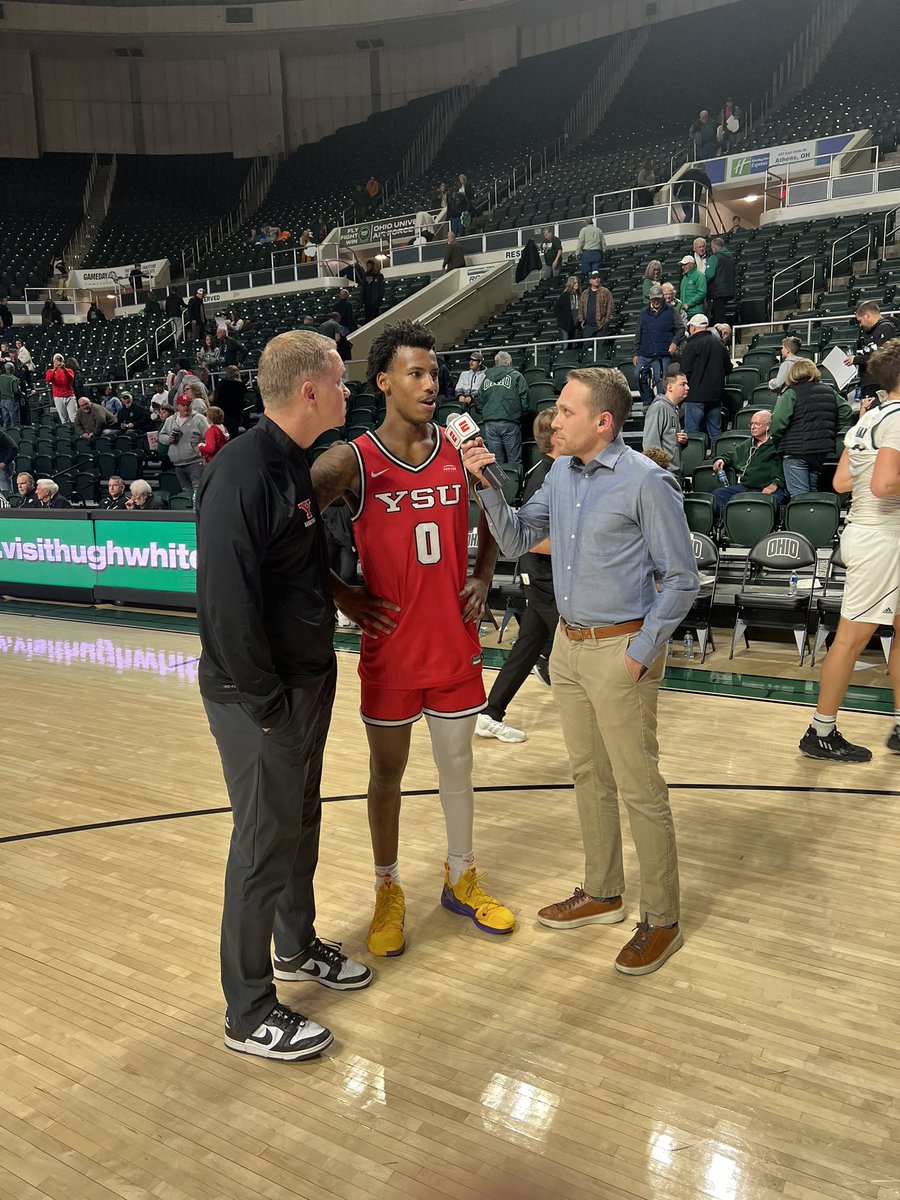 YSUMensHoops's tweet photo. Road dub post-game TV interviews 😤

#GoGuins https://t.co/I4Sw9v8AaE