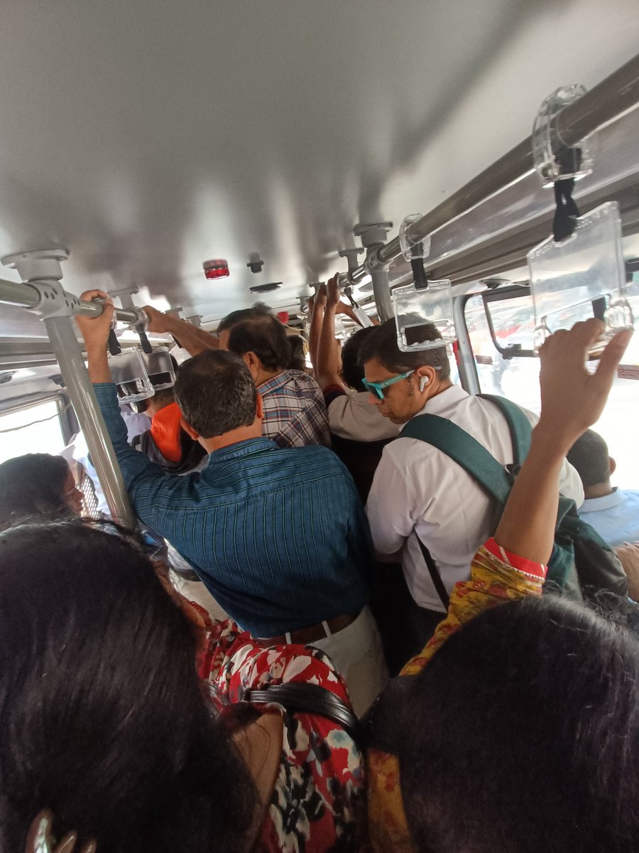 R_Prescilla's tweet photo. @myBESTBus @RoadsOfMumbai @mumbaimatterz @myBESTElectric  Dear Team, the standing count allowed is way above the number it should be. This is an everyday situation at churchgate station in the morning. Please intervene. https://t.co/F7eh51ieQy