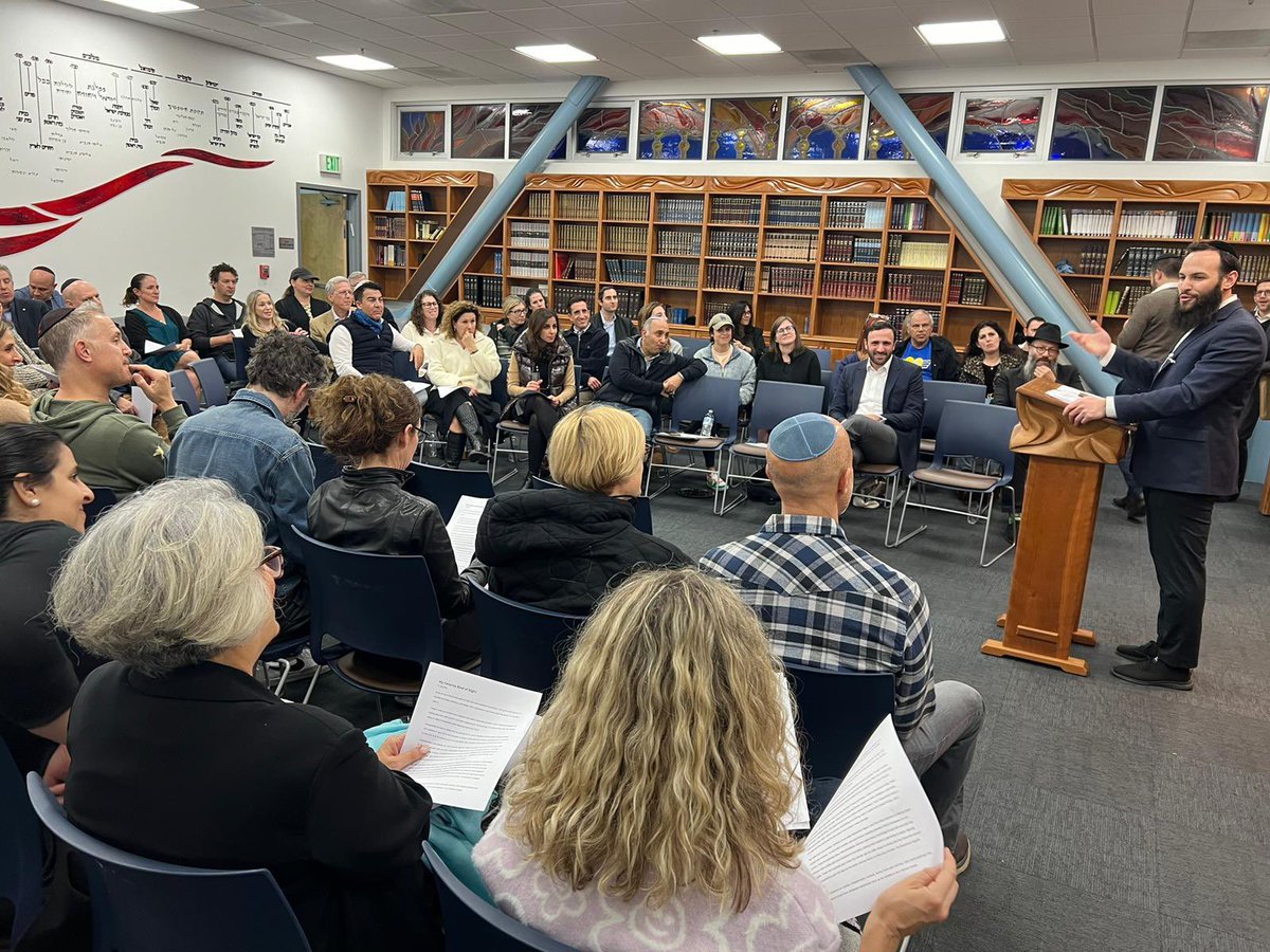 AttachedLiving's tweet photo. Always a pleasure visiting @shalhevetschool! 
It was a wonderful few days and capped off with a special session for parents in the community about parenting. 

Look out for the recording! https://t.co/ra7s2TCcR7