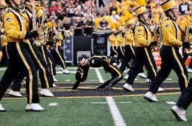 Charlie_Z's tweet photo. As a musician, wouldn’t it be great if @GavinDeGraw ensured both the @HawkeyeBand and @potsband would be a part of the @cheezit @CitrusBowl halftime show? https://t.co/AlIAF2HRMQ