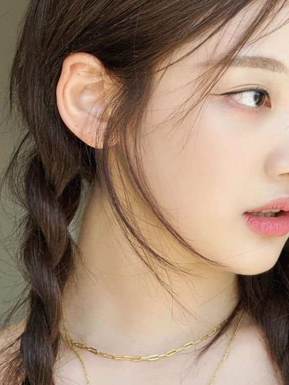 ㅤ    
"𝑆𝑒𝑝𝑒𝑟𝑡𝑖 𝑘𝑎𝑢 𝑑𝑖𝑠𝑖𝑛𝑖, 𝘩𝑎𝑑𝑖𝑟𝑘𝑎𝑛 𝑠𝑟𝑖𝑤𝑒𝑑𝑎𝑟𝑖 𝑑𝑎𝑙𝑎𝑚 𝑠𝑢𝑟𝑔𝑎 𝑑𝑢𝑛𝑖𝑎𝑤𝑖.."
  ㅤ