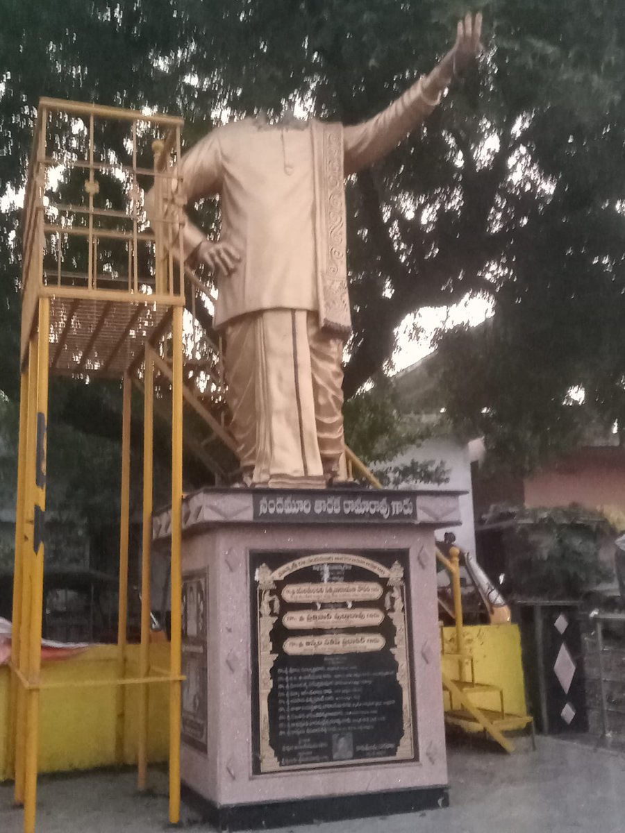 JayMedarametla1's tweet image. ఎన్టీఆర్ విగ్రహం ధ్వంసం!

బాపట్ల మండలంలోని భర్తిపూడి గ్రామంలో నందమూరి తారక రామారావు విగ్రహాన్ని తల భాగం వేరు చేసిన దుండగులు....
#SrNTR #AndhraPradesh #TDPVsYsrcp
#YsrcpRowdyism #YSJaganFailedCM 
#TDPforDevelopment #TDPWillbeBack
#JayendraMedarametla #TwitterX
#SrikanthBoppana