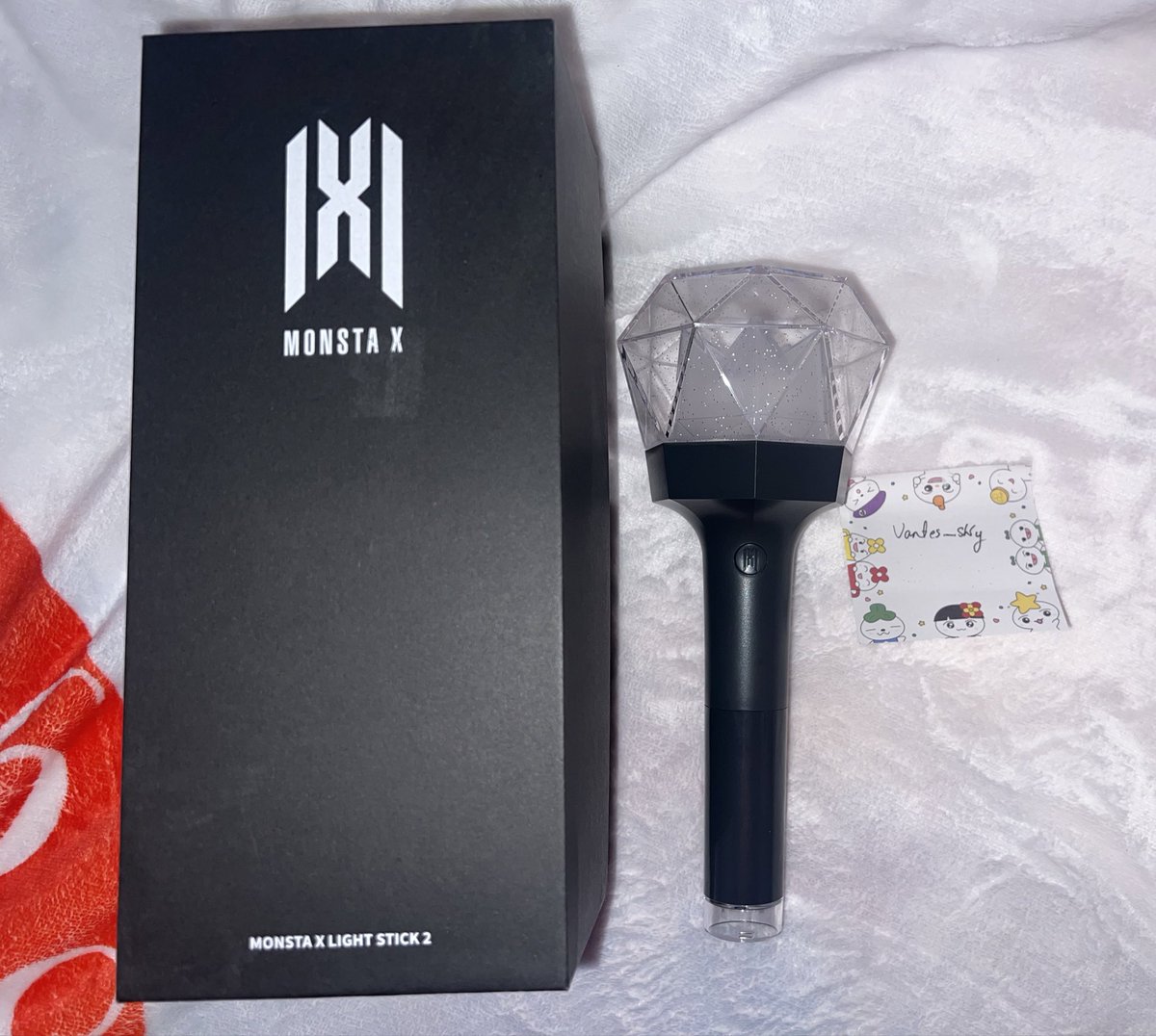 vantes_sky's tweet photo. WTS: MONSTA X VER 2 LIGHSTICK (STRAP AND STAND INCLUDED)
WANT: $45+ shipping (less than what I paid for) *negotiable*
Availability: ✅
Pls dm or comment to claim💗 Pls share
#wtsmonstax #wtslightstick #monstax https://t.co/kq1pNkpl6D