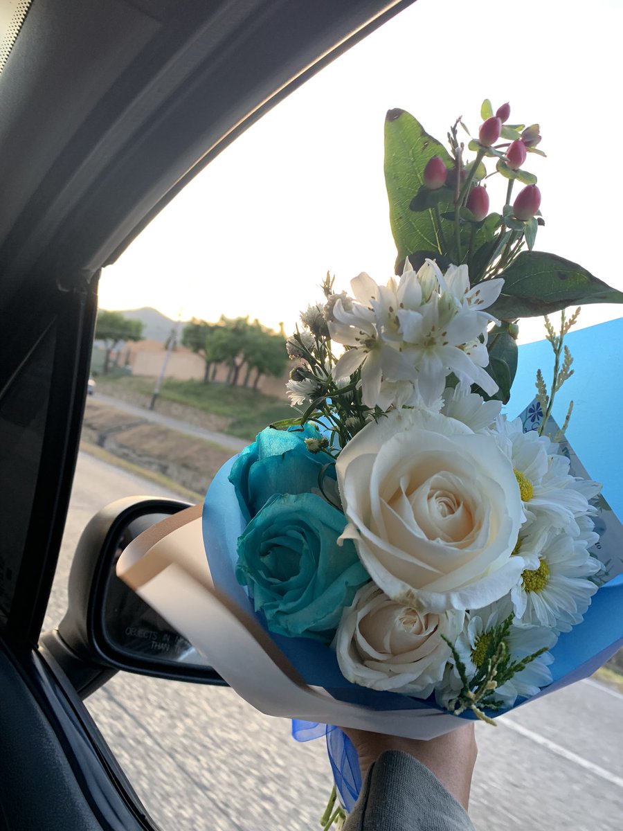 _imstephy3's tweet photo. flores para mi niño porque no es necesaria una fecha para recordarle q lo amo 💘  @JereGS9 https://t.co/299atmGhdU