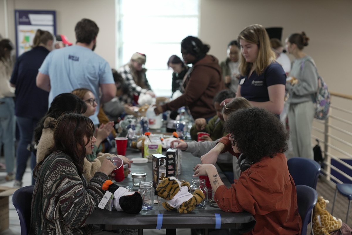 WashburnUniv's tweet photo. Washburn students created snow globes out of mason jars and participated in other festive, stress-relieving activities on Wednesday as part of #SuccessWeek! https://t.co/v4XmU1DAlX