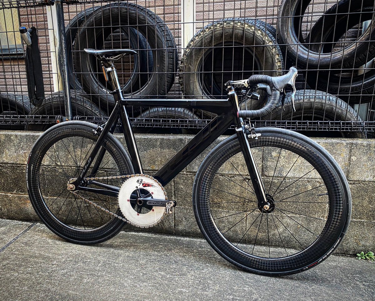 yamaotonarisan's tweet photo. 本日の出勤はFUJI
久々のピストなのにギア比3.6...笑
本日もご安全に🦺
#fixdgear #自転車好きな人と繋がりたい https://t.co/YNYqsw5Cxt
