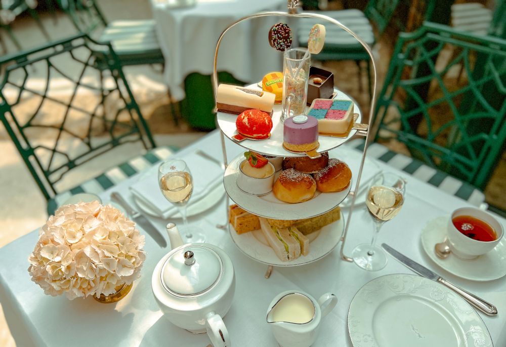 Win Original Sweetshop Afternoon Tea for Two at 4* The Chesterfield Mayfair: bit.ly/3GCYNaG 
To be in with a chance of winning
1. Follow <a href="/AfternoonTeaUK/">AfternoonTeaUK</a> &amp; <a href="/Chesterfield_MF/">Chesterfield Hotel</a>
2. Reply with a who you'd take if you won + #ATADvent
3. Retweet
Full T&amp;C: bit.ly/3rpjank