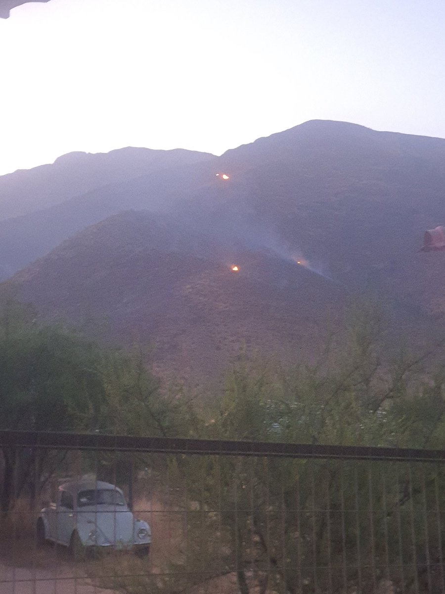 maquiroz's tweet photo. Aun hay fotos activos en el incendio de la hacienda rinconada @emerVcordillera @DPPLosAndes https://t.co/x7QlaWNiFO
