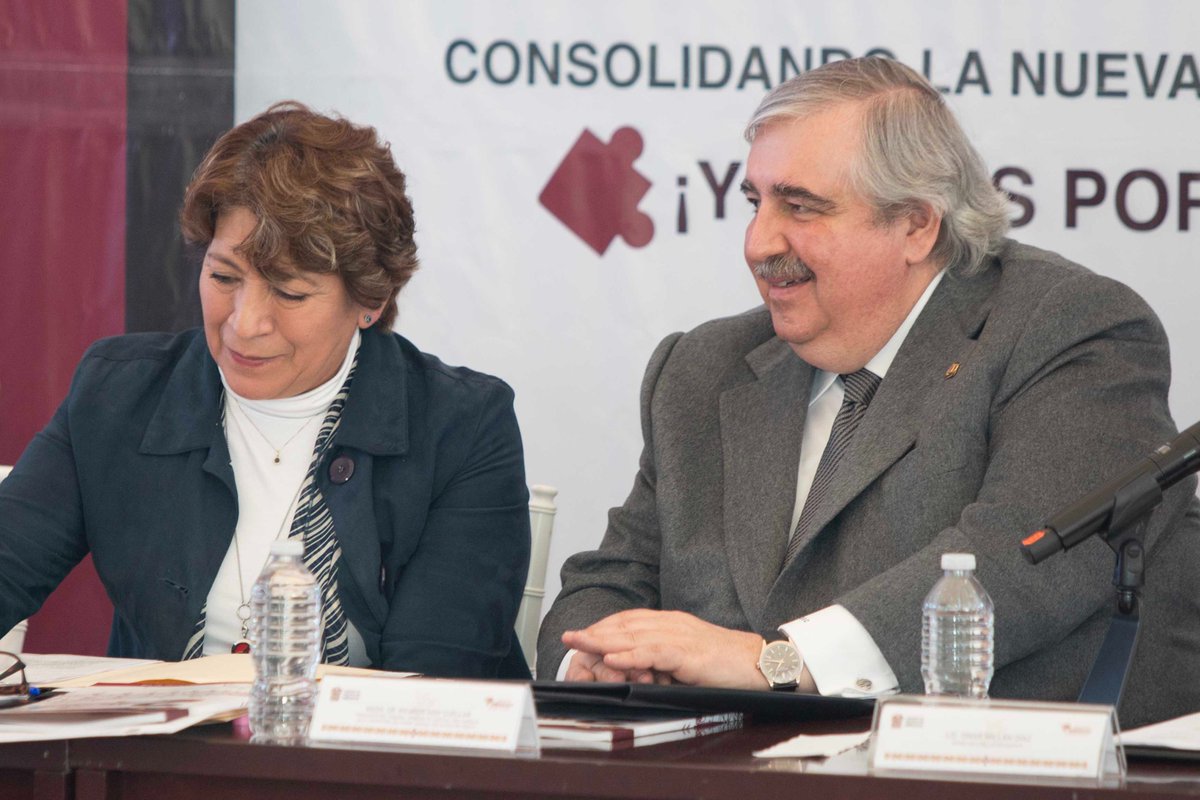PJEdomex's tweet photo. El titular del #PJEdomex, @MagdoSodi, acompañó a la Gobernadora, @delfinagomeza, al Segundo Informe de actividades del Presidente Municipal Constitucional de #TenangoDelValle, Roberto Bautista Arellano.

El alcalde dio cuenta de la situación que guarda la administración municipal en su segundo año de funciones e hizo un recuento de las principales acciones en beneficio de la población.