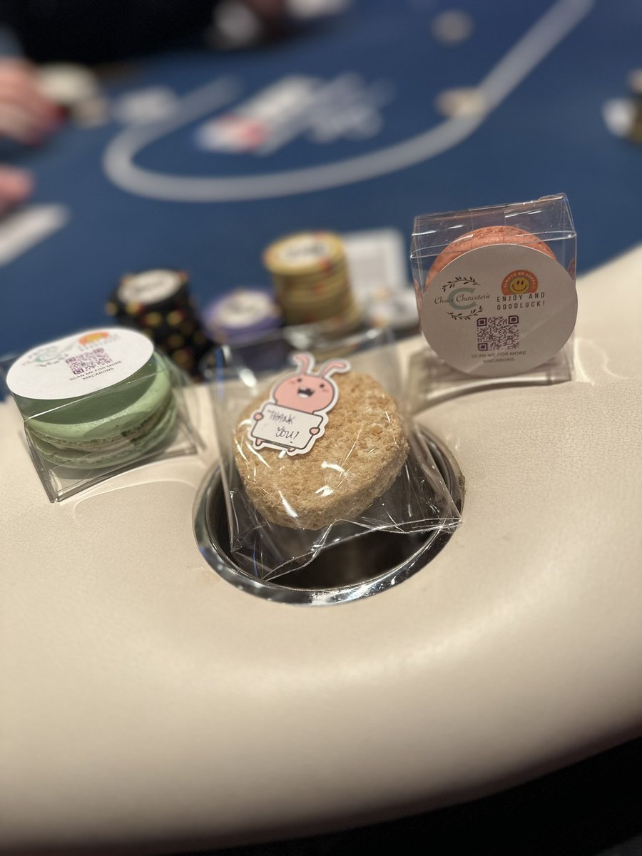 e_tay's tweet photo. Come by my table to getchyoo a little snickety snack! Don’t be shy, just shhhhh, recieeeeve that Holiday Cheer honnnay. 😉🤤 @littlestdube @choice1922 @WynnPoker @WPT @WPTPrime https://t.co/PzFM2eKxfd