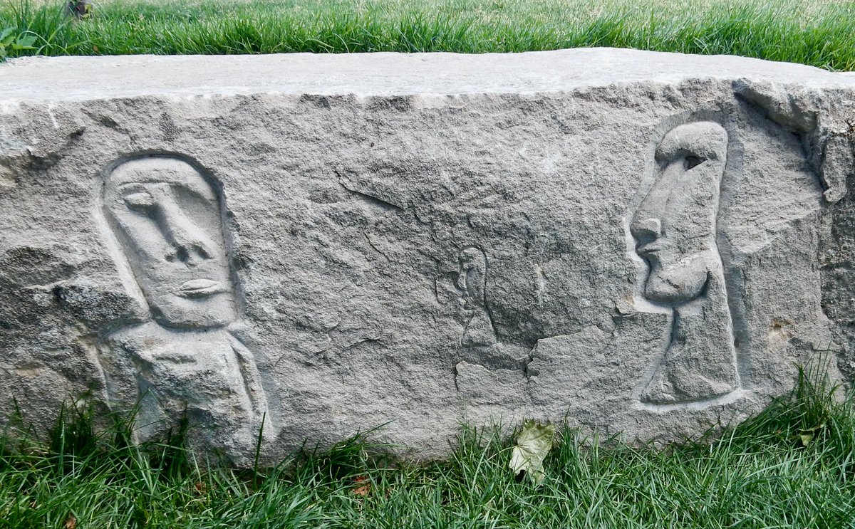 RawVisionMag's tweet photo. Hidden in plain sight on the shores of Chicago's Lake Michigan lies a vast collection of carvings, created over the last century by a horde of anonymous creators. Featured in #RawVision116.
https://t.co/1jBbHhuSVg
#lakefrontchicago #lakemichiganrocks #outsiderart #rawvision https://t.co/xnRlfHvrM1