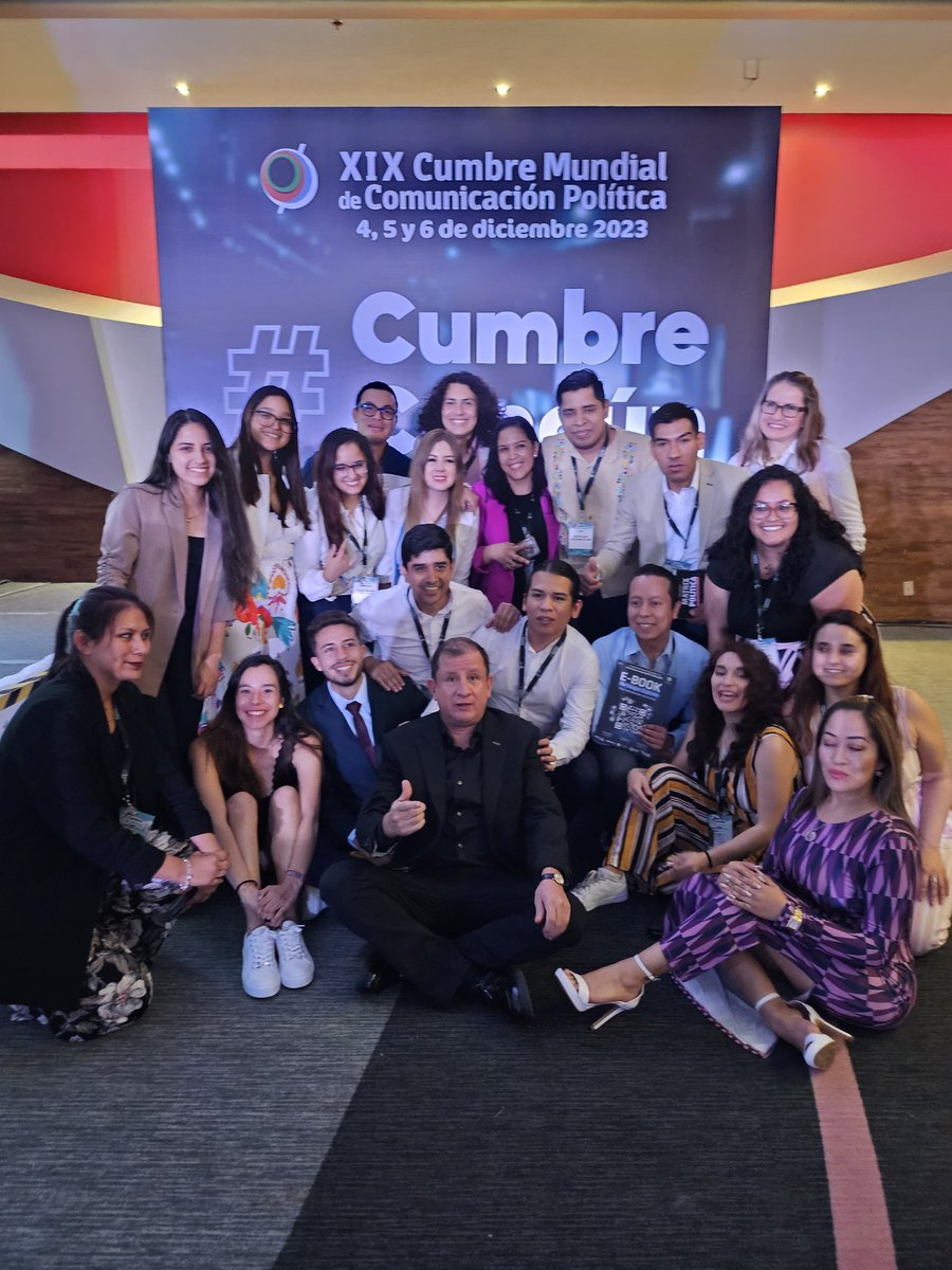 👏Felicitaciones por el excelente trabajo realizado y por las presentaciones hechas. Un equipo que siempre juega en primera⚽️🥇 

Tres días intensos de pura #ComPol

Aplasos para el maestro <a href="/1marcosifuentes/">Marco Sifuentes</a> por su gran prentación y el apoyo a este grupo fenomenal 👏👏