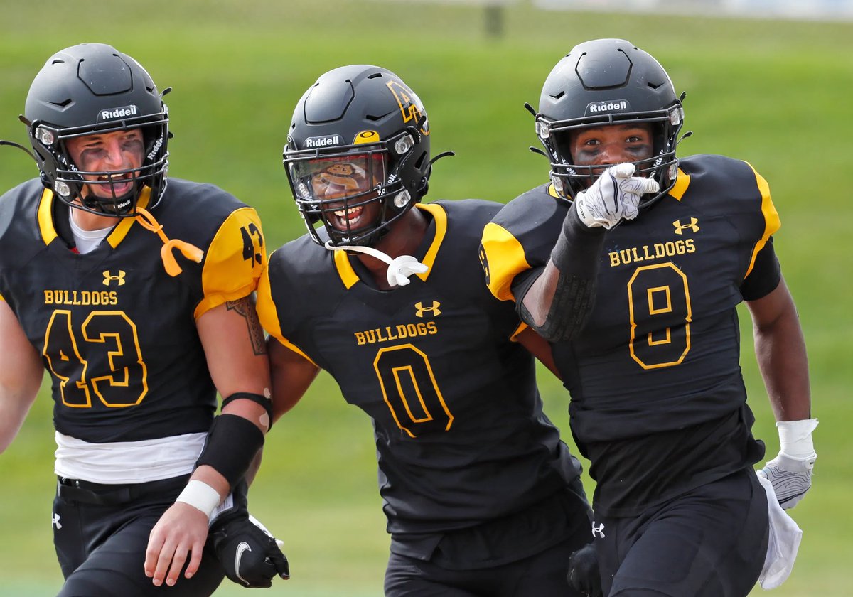 After a great conversation with @JonesMarcus14 I am blessed to receive an offer to Adrian College!!
<a href="/UDJ_Football/">U of D Jesuit Football</a> <a href="/smsbacademy/">SoundMind SoundBody®</a> <a href="/TheD_Zone/">The D Zone</a> <a href="/CoachBlackwell_/">Curtis Blackwell II</a>