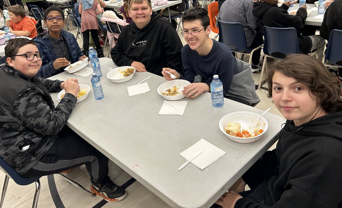 MsGriceM's tweet photo. Students had a great time at our Christmas Mass and Lunch today! Thank you so much to everyone who made this possible. @hcbrantford https://t.co/NmiiZ7Cx9n