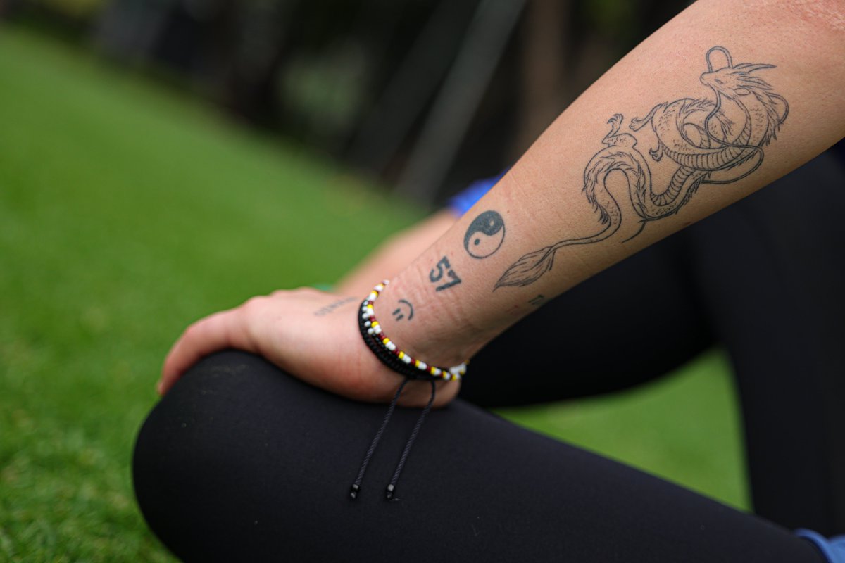 PumasMXFemenil's tweet photo. ¿Reconocen de quién son estos tatuajes? 🤔

#DePumasSoy #DeCanteraSomos https://t.co/ewNVhTMlPy