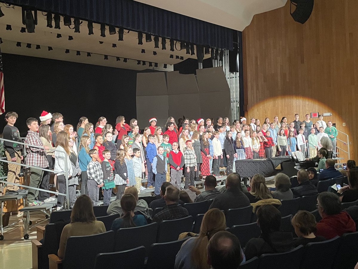 What an opening to tonight’s 6th grade Band, Orchestra, and Chorus Concert! ⁦<a href="/WestGeneseeCSD/">West Genesee Schools</a>⁩ ⁦<a href="/ChristyRuthie/">Christy R Knowlton</a>⁩