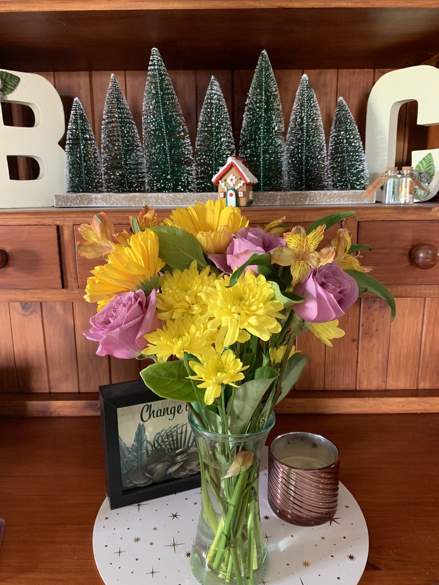 Coraley's tweet photo. My beautiful flowers sent to me by my beautiful best friend ❤️ god I’m so lucky 🥰 https://t.co/VW8pLVHzbM
