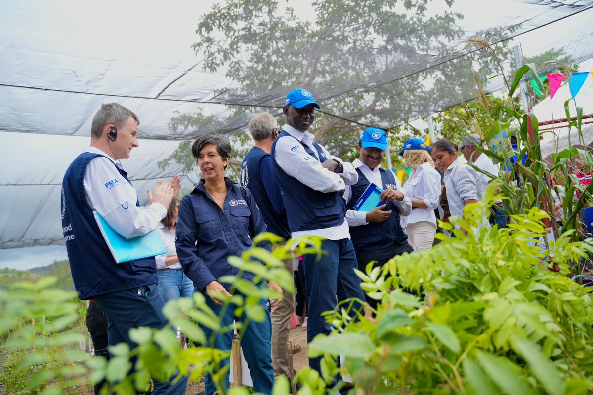WFPGuatemala's tweet photo. During their mission, the #ExecutiveBoard visited communities from the #DryCorridor of Guatemala and get to know the work in areas like:
🥣Food security
🌽Nutrition
🌱Resilience
📱Innovation
🌎Climate adaptation
🚛Food systems
💰Economic empowerment
3/4 https://t.co/nlCuqspbm2